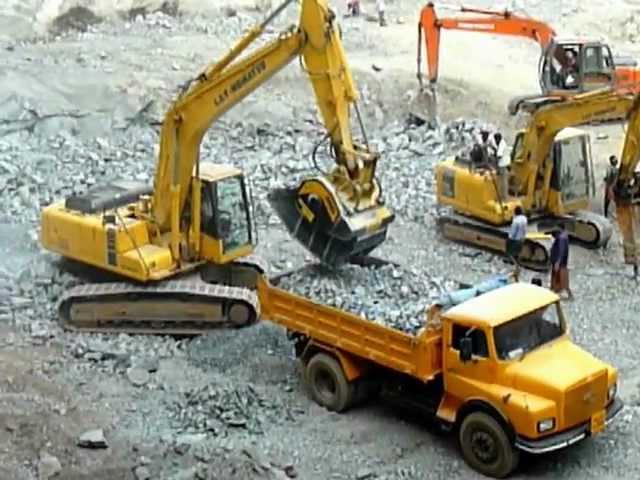 MB's BF90.3 in a big quarry in India crushing granite