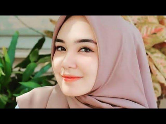 FOTO WANITA CANTIK BERHIJAB INDONESIA