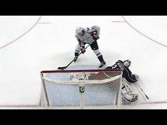 Oshie uses amazing head fake to beat Forsberg