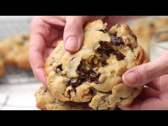 Levain Bakery Copycat Chocolate Chip Cookies