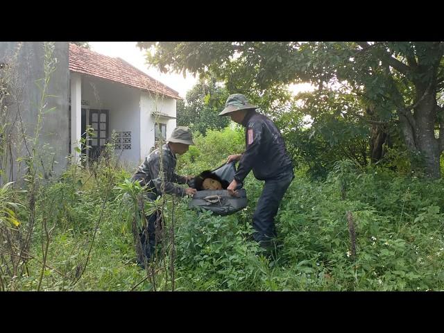 Two cleaners panic because of the horrors hidden inside the abandoned house