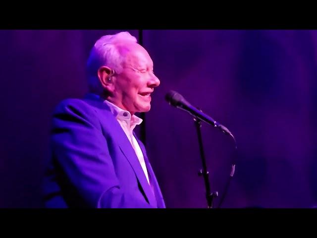 Joe Jackson - Dave (live in De Oosterpoort, Groningen) (09-09-2024)