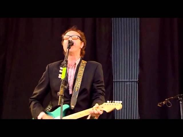 Till The End Of The Day - Ray Davies - Glastonbury 2010 HD