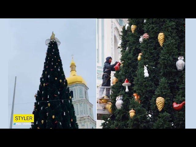 В Киеве с главной елки Украины сняли скандальную шляпу