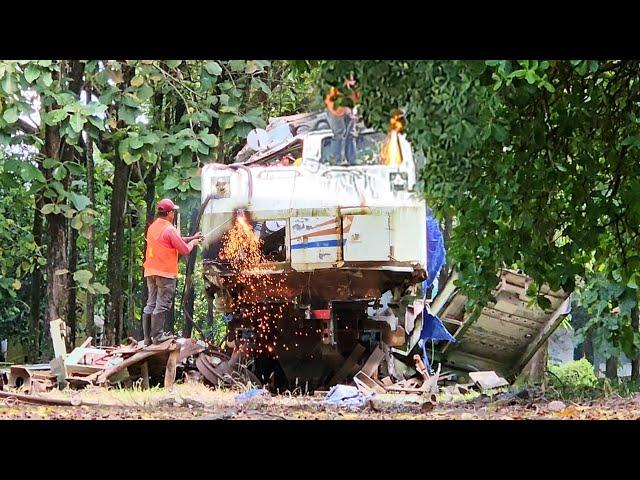 FULL DOKUMENTASI Proses Perucatan LOKOMOTIF CC 201 83 49 (130R) ex PLH TABRAKAN KERETA API SANCAKA !