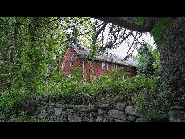 Exploring an Abandoned Farmhouse built in 1790 - Used in a bad Horror Movie