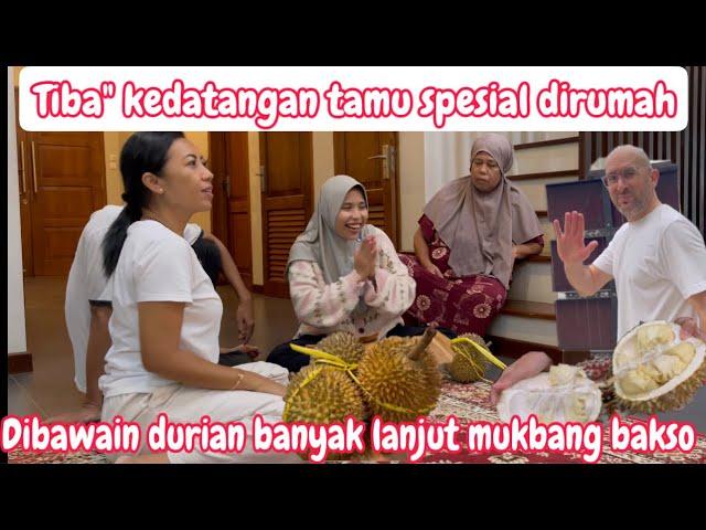 ADA TAMU SPESIAL TIBA” BAWAKAN DURIAN SUPER || CUSS MUKBANG BAKSO DAN DUREN BERSAMAAN