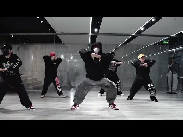 Group Hip Hop Dance Top/Basic Hip Hop Dance Movements/Alexander A