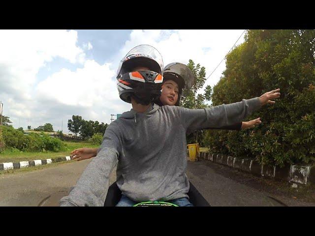 Keseruan naik motor bareng pacar |  Bikin Baper