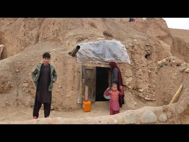 Living in a cave in the coldest winter of Afghanistan | Live 2000 years ago