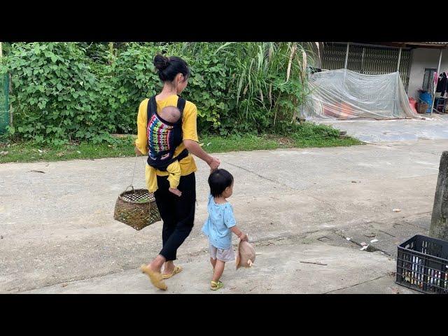 The single mother struggled to make ends meet to raise 2 yuong children