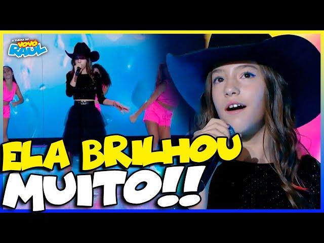 MARINA SURPREENDE COM SEU TALENTO NO PALCO DO VOVÔ RAUL GIL