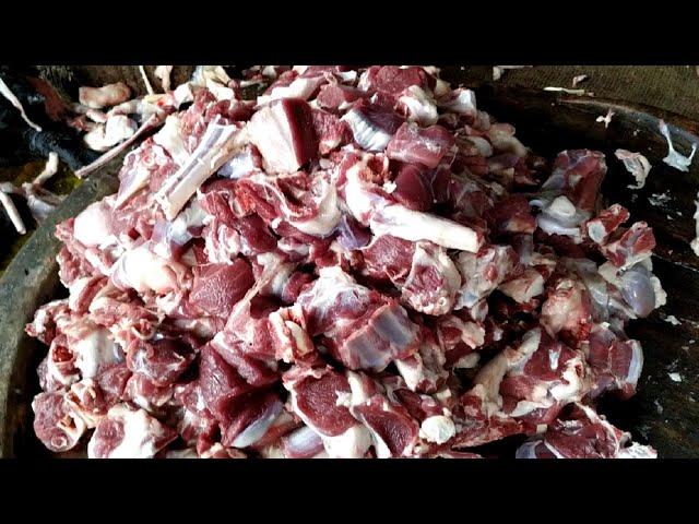 Roadside Famous Goat Meat Cutting Mutton Shop In Bangladesh. Amazing Meat Cutting By Butcher