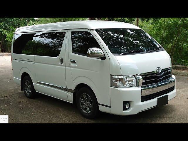 Toyota Hiace 3.0 D-4D / Start-up, In-depth Walkaround Exterior & Interior