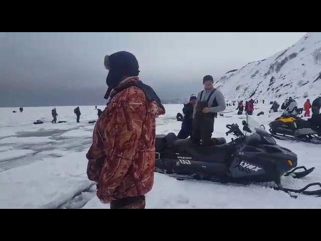 Корюшка на сахалине. Оторвало льдину.