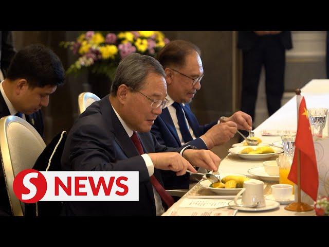 PM Anwar promotes Malaysian food to Chinese delegation on official visit