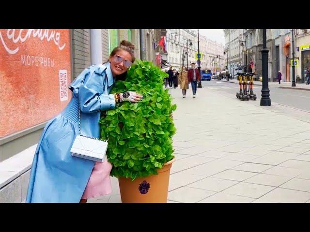 Bushman Prank! Scared Beautiful Girls on the Streets of Moscow