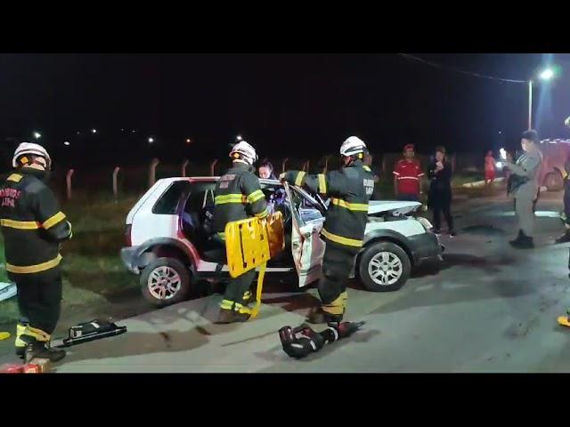 COLISÃO ENTRE UNO E UMA CARRETA EM FRENTE AO AEROPORTO DE JACOBINA