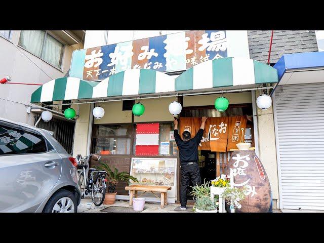 Great Teamwork and Quick Service at the Family Run Okonomiyaki Restaurant in Japan