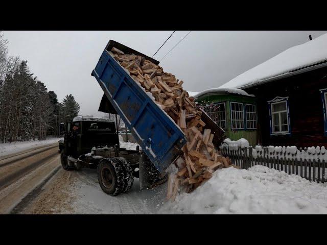 Зил-130 трудный зимний запуск! Чуть не угробили мотор! Доставка дров!