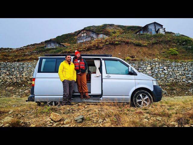 Epic Off-Grid Vanlife Adventure: Mountains, Fog, and the First Snowfall in our VW Transporter