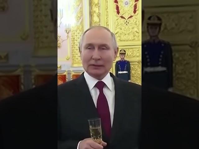  Путин с бокалом шампанского ВПЕРВЫЕ ПРИЗНАЛ ТЕРРОР в Украине #shorts