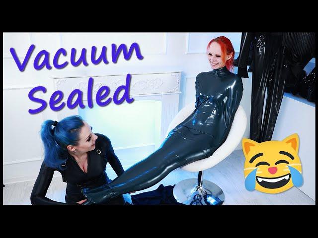 Trying out a latex vacuum bag for the first time   Bags by Bright & Shiny PART I