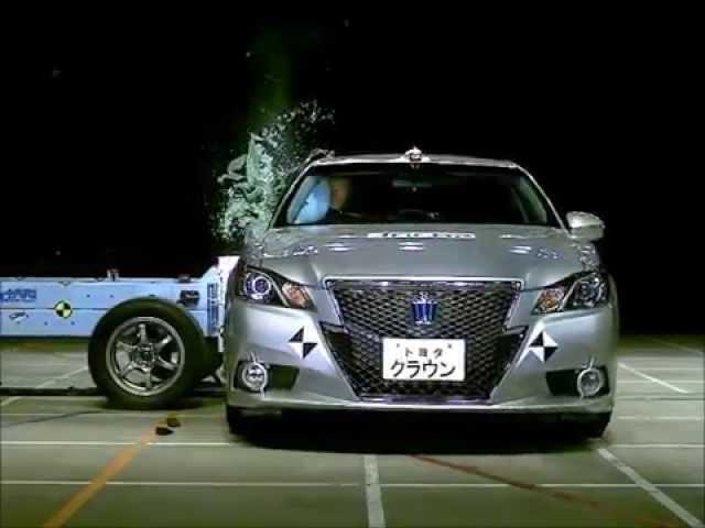 Toyota Crown 210 Crash Test