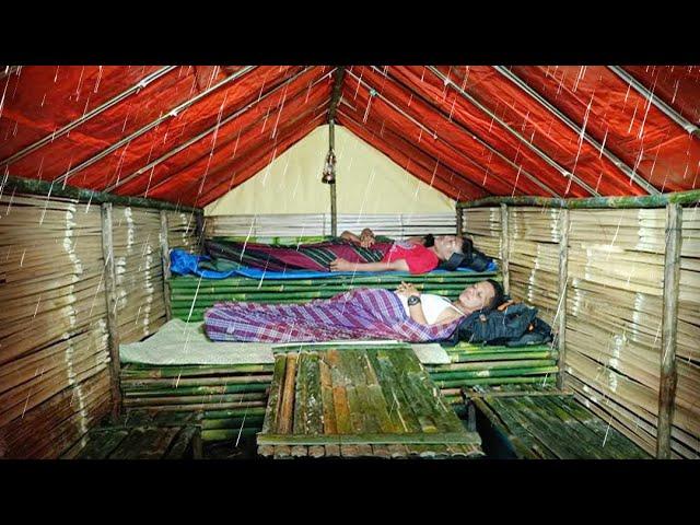 ketakutan!! ada penampakan? camping hujan deras di tengah hutan tidur di kabin bambu