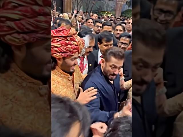 Salman Khan DANCE with Nita Anant Ambani at wedding #salmankhan #ambaniwedding #viral #nitaambani