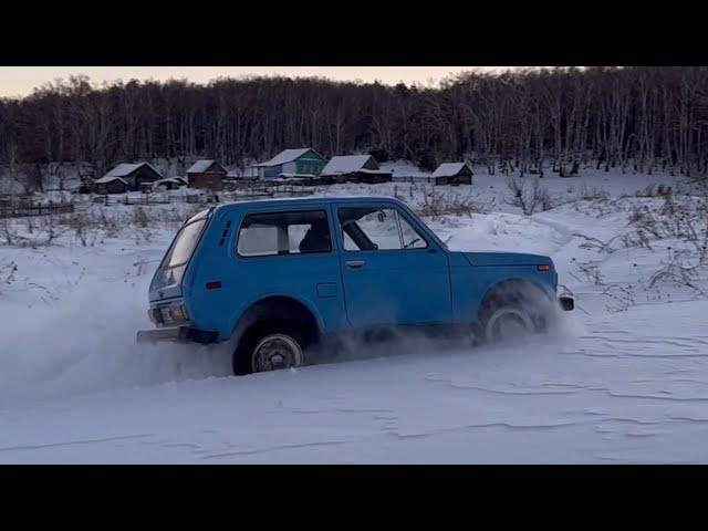 Нива по снегу️ Ваз 2121 на ВЛИ-10 с прицепом зимой.