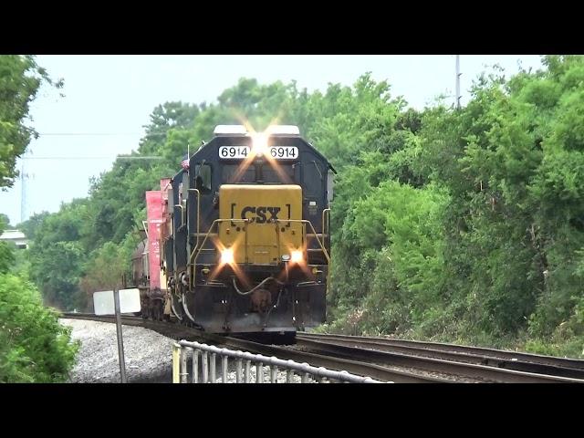 CSX GP40-2 6914 w/ Weird Hybrid K5LA Leads Local M772-01 on 7/1/21