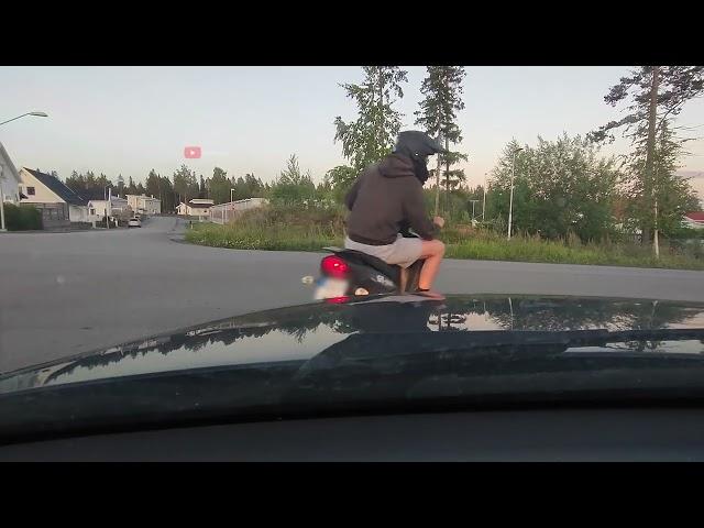 Moped (scooter) driver gets angry due to overtaking and destroys my rear view mirror (He has paid)