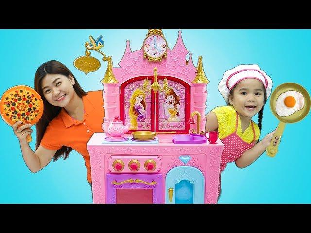 Suri Pretend Play w/Princess Kitchen Play Set