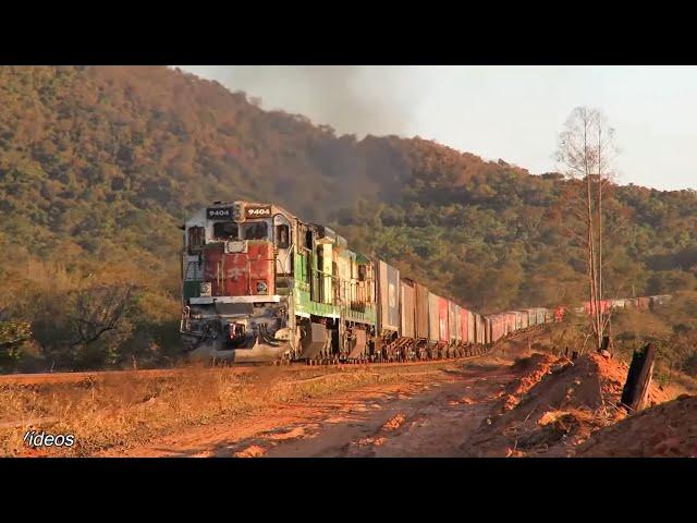  Locomotivas C30-7 Entrando em Oitavo Ponto na Rampa de Itirapina, SP.