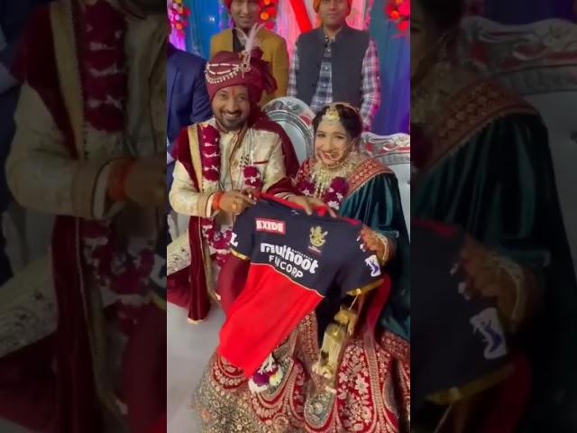 RCB loyal fan gave his wife rcb jersey during wedding and said his friends welcome to RCB family