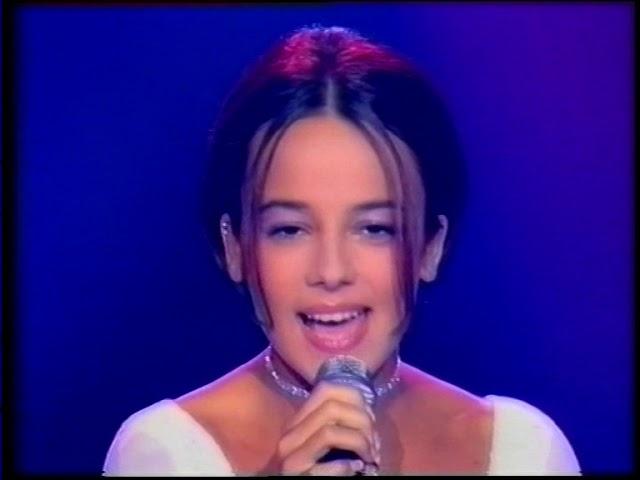 Alizée Parler tout bas @ Tapis Rouge, 1 jun 01