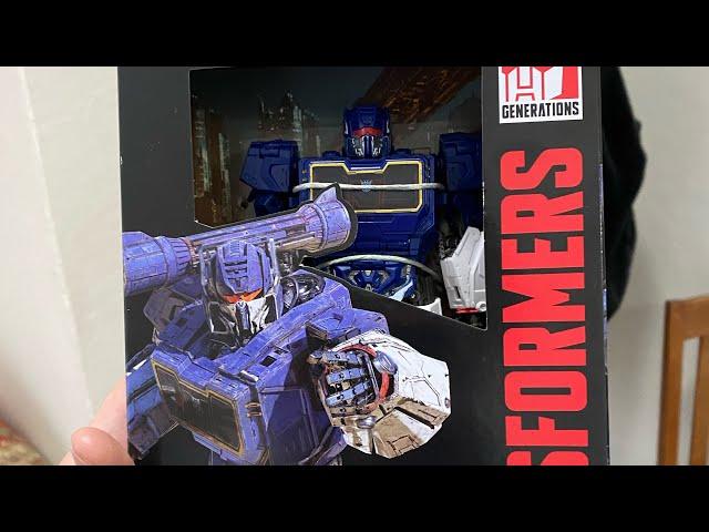 Transformers bumblebee movie studio series soundwave