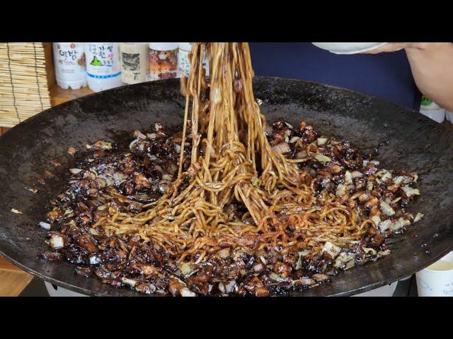 Chinese Jjajangmyeon made with a Korean cauldron lid 