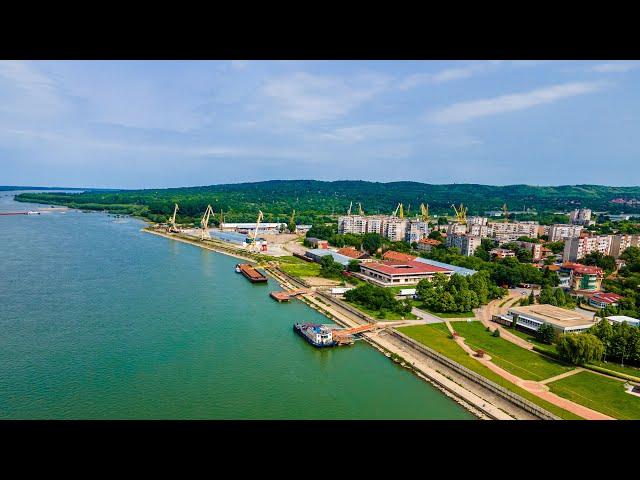 Река Дунав край град Лом, гледки от дрон/Danube river near the town of Lom, views from a drone