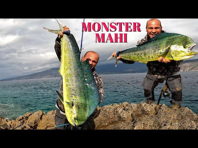 Shore Jigging: How I "Hacked" a BULL Mahi with a jig! YOU WILL NOT BELIEVE IT! Insane Fight!