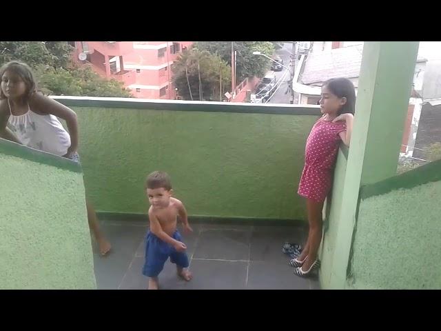 CRIANÇA RAIZ DANÇANDO FUNK