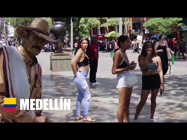 WHAT HAPPENS IN PLAZA BOTERO & LA VERACRUZ? (MEDELLÍN!) |  2024 FULL WALKING TOUR (4K)