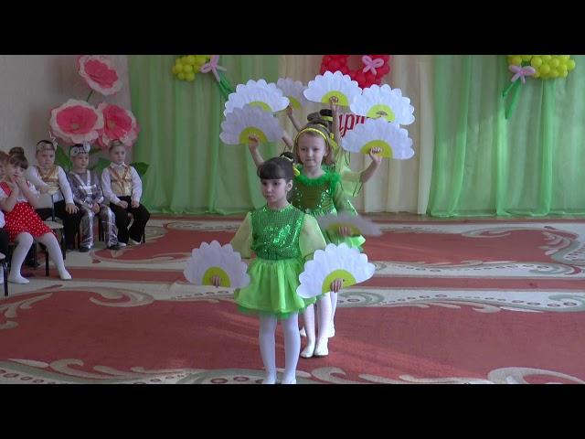 Классный танец девочек с цветами на 8 марта средняя группа