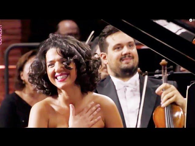 Khatia buniatishvili plays schumann piano concerto, conducted by zubin mehta