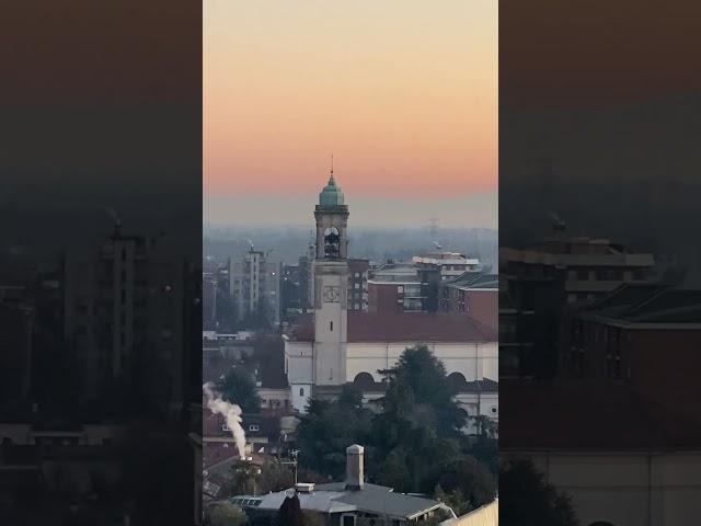 Le campane della Parrocchia di San Vittore in Rho riprese dal campanile del Santuario