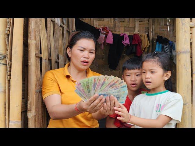 Duyen and her mother suddenly saw a large amount of money in the house