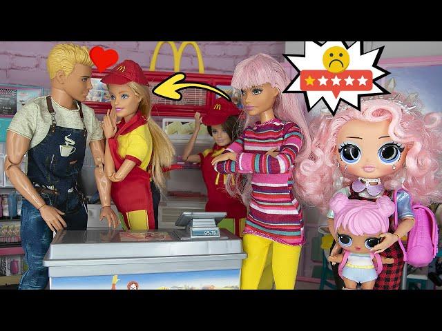 Food Court Not So Fast Fast Food! - OMG Family Airport Story / Junior Elsa and Anna Travel Movie