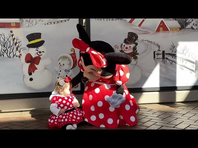 Minnie meets mini Minnie at Disneyland