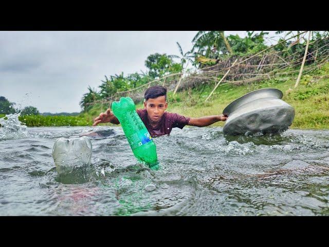 Very Amazing Fishing Videos | Little Boy Hunting Fish With Plastic Bottle Hook In The Village River